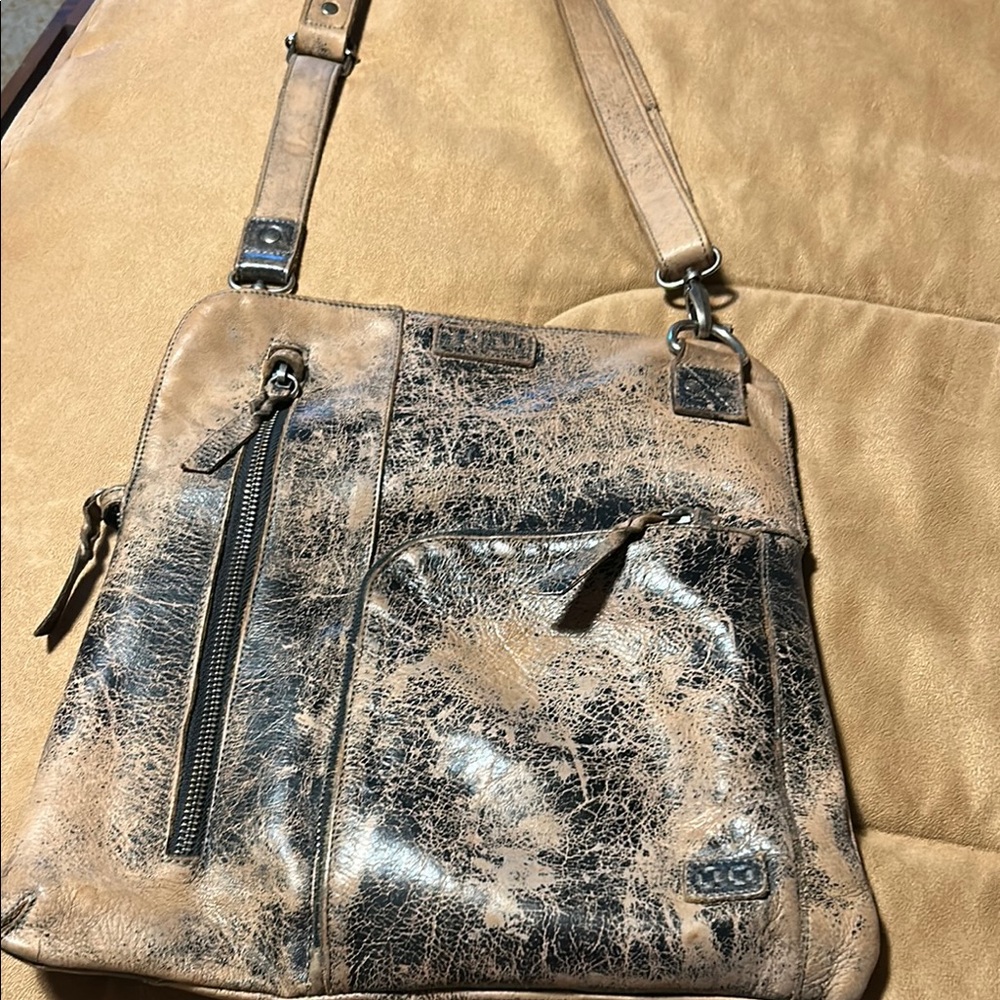Bed Stu Aiken
Distressed Leather Crossbody Bag